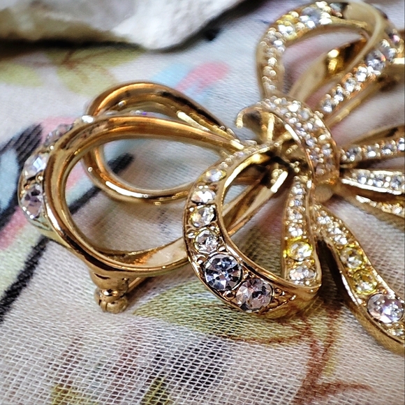 KJL for Avon Kenneth J Lane Vintage Gold Tone Huge Bow Ribbon Rhinestone Brooch - Picture 7 of 11